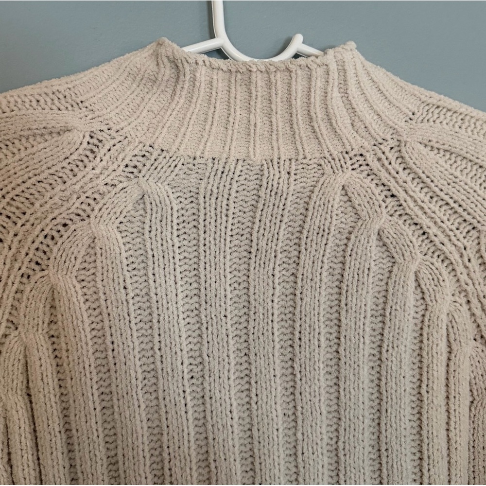 🦅 American Eagle Super Soft Knit Long Sleeve Mock Neck Ivory Sweater - Picture 4 of 5